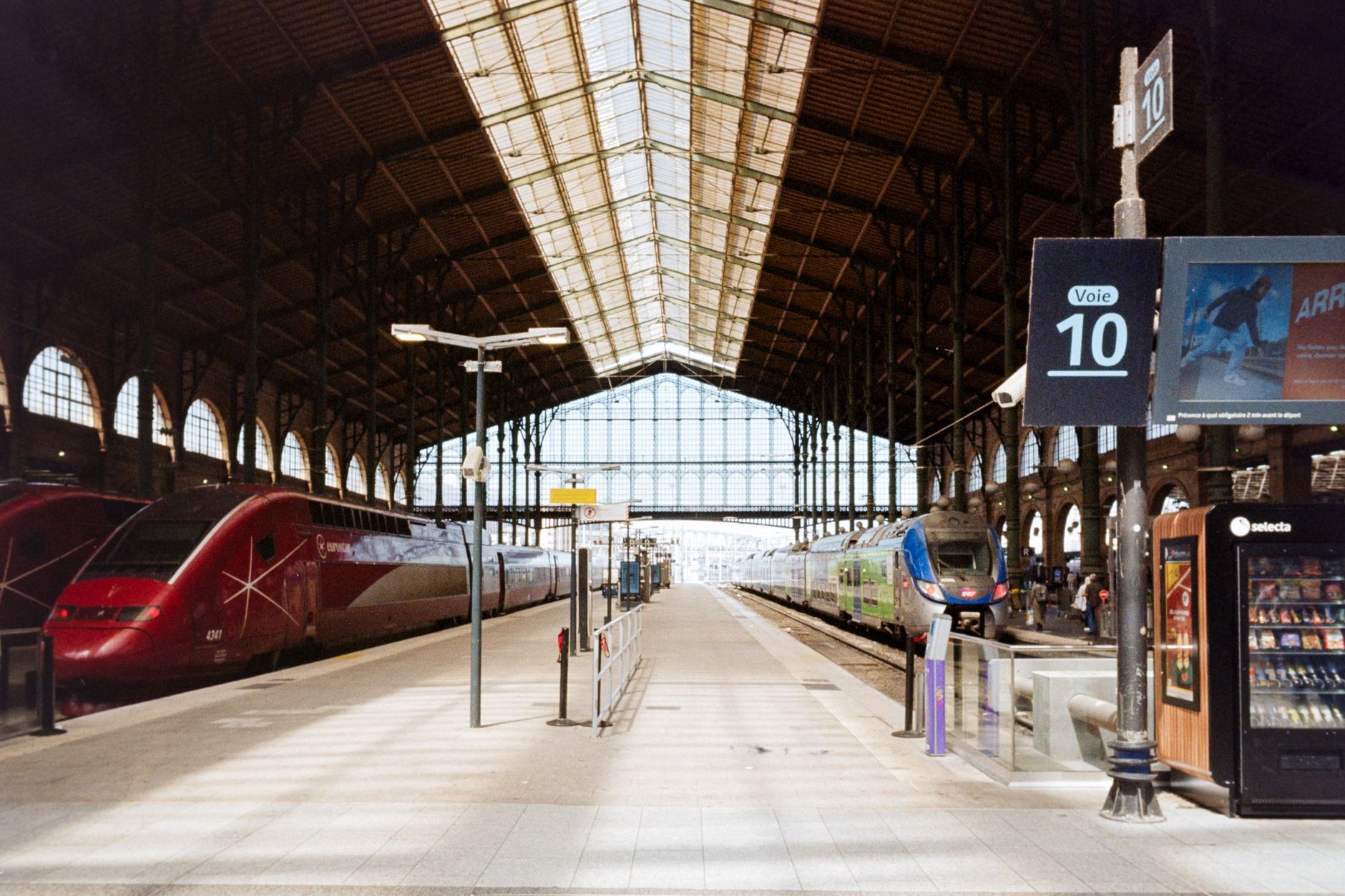 TGV glass substrate investment